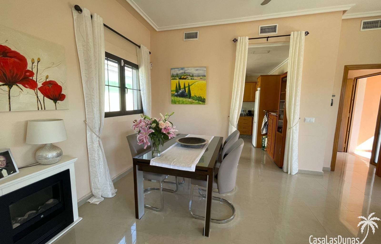 Die Villa Marina liegt in der charmanten Wohngegend La Marina in San Fulgencio und bietet eine Oase der Ruhe und des Luxus für alle, die ein einzigar