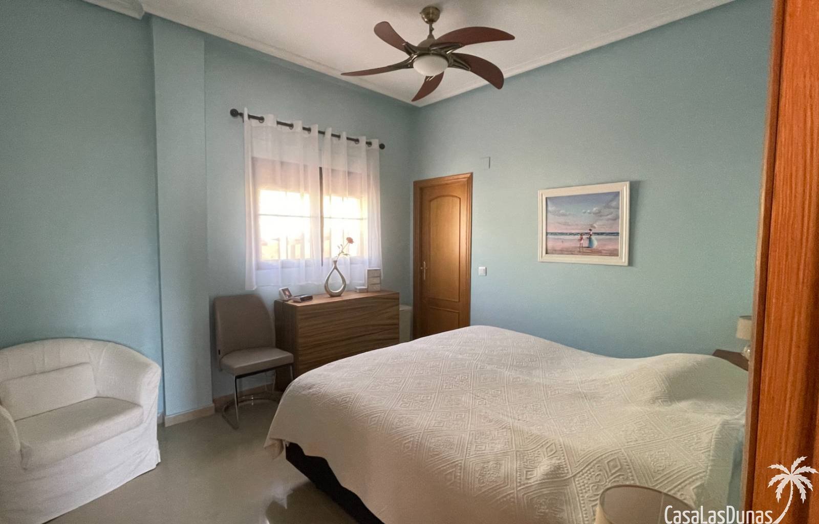 Die Villa Marina liegt in der charmanten Wohngegend La Marina in San Fulgencio und bietet eine Oase der Ruhe und des Luxus für alle, die ein einzigar