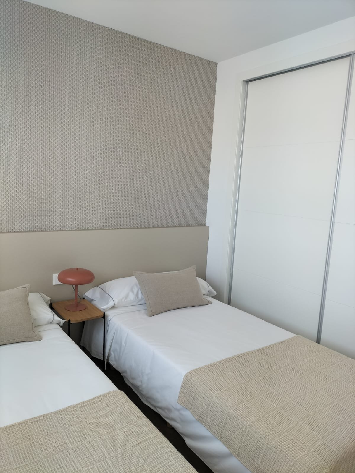 In der charmanten Stadt Orihuela gelegen, bietet diese Wohnanlage eine Vielzahl von Wohnmöglichkeiten, die unterschiedlichen Bedürfnissen und Lebenss