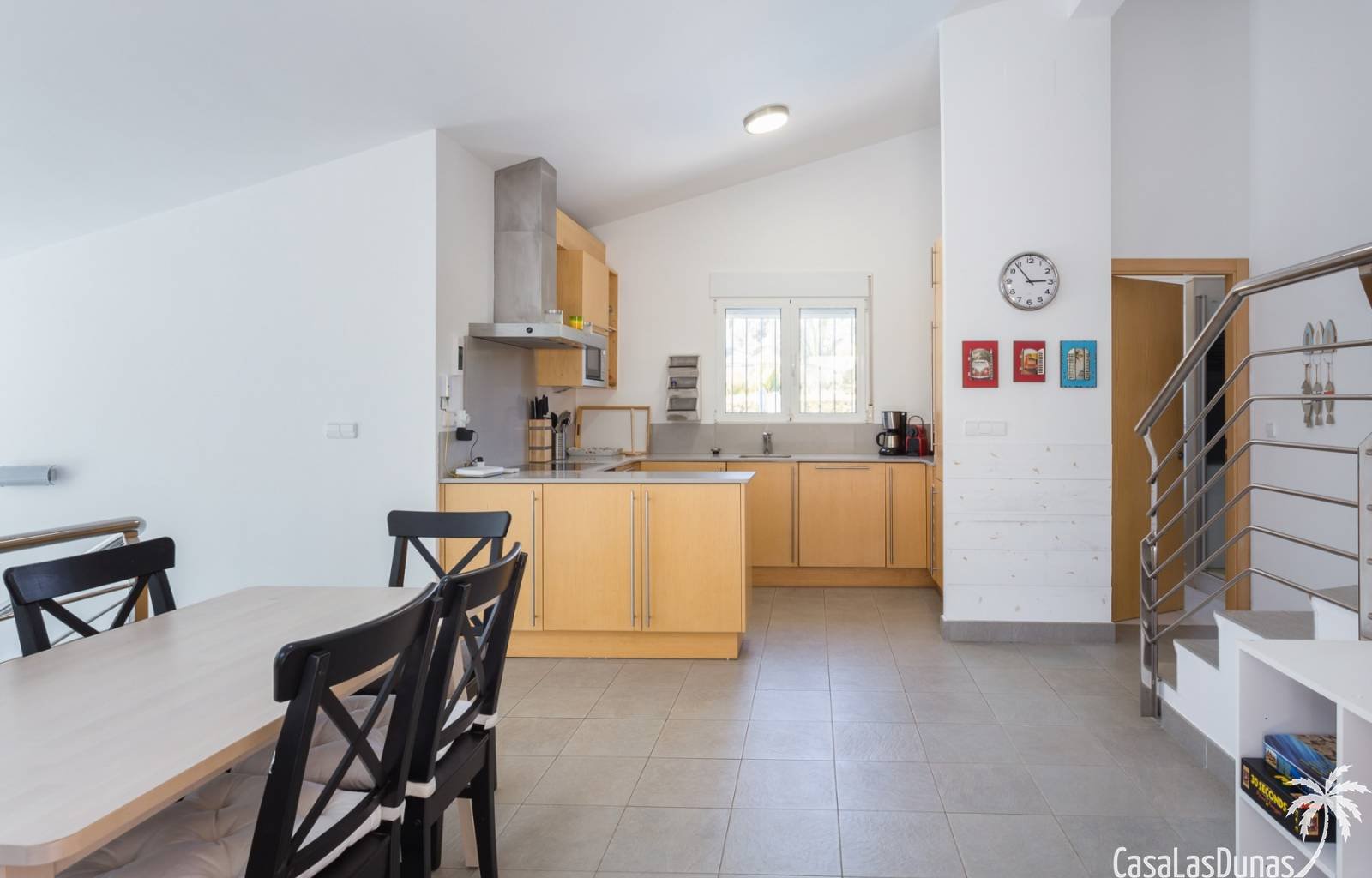 Diese wunderschöne Villa liegt auf der Südseite des Berges La Sella und ist ideal für diejenigen, die einen erholsamen und ruhigen Urlaub verbringen