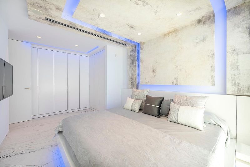 Diese exklusive Villa befindet sich in der schönen Stadt Calpe und bietet eine privilegierte Umgebung nur 1 km vom Meer entfernt. Entworfen für dieje