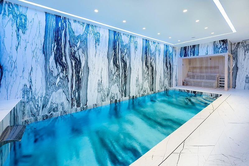 Diese exklusive Villa befindet sich in der schönen Stadt Calpe und bietet eine privilegierte Umgebung nur 1 km vom Meer entfernt. Entworfen für dieje