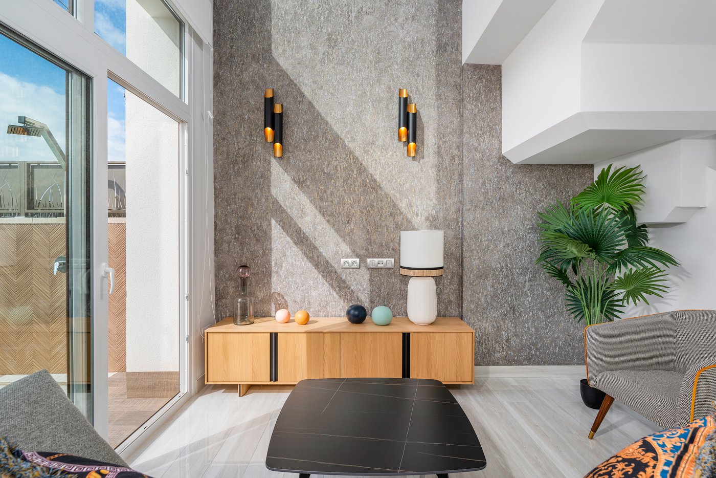  In der charmanten Stadt Ciudad Quesada gelegen, bietet diese exklusive Sammlung von 6 unabhängigen Immobilien eine privilegierte Umgebung mit Meerbli