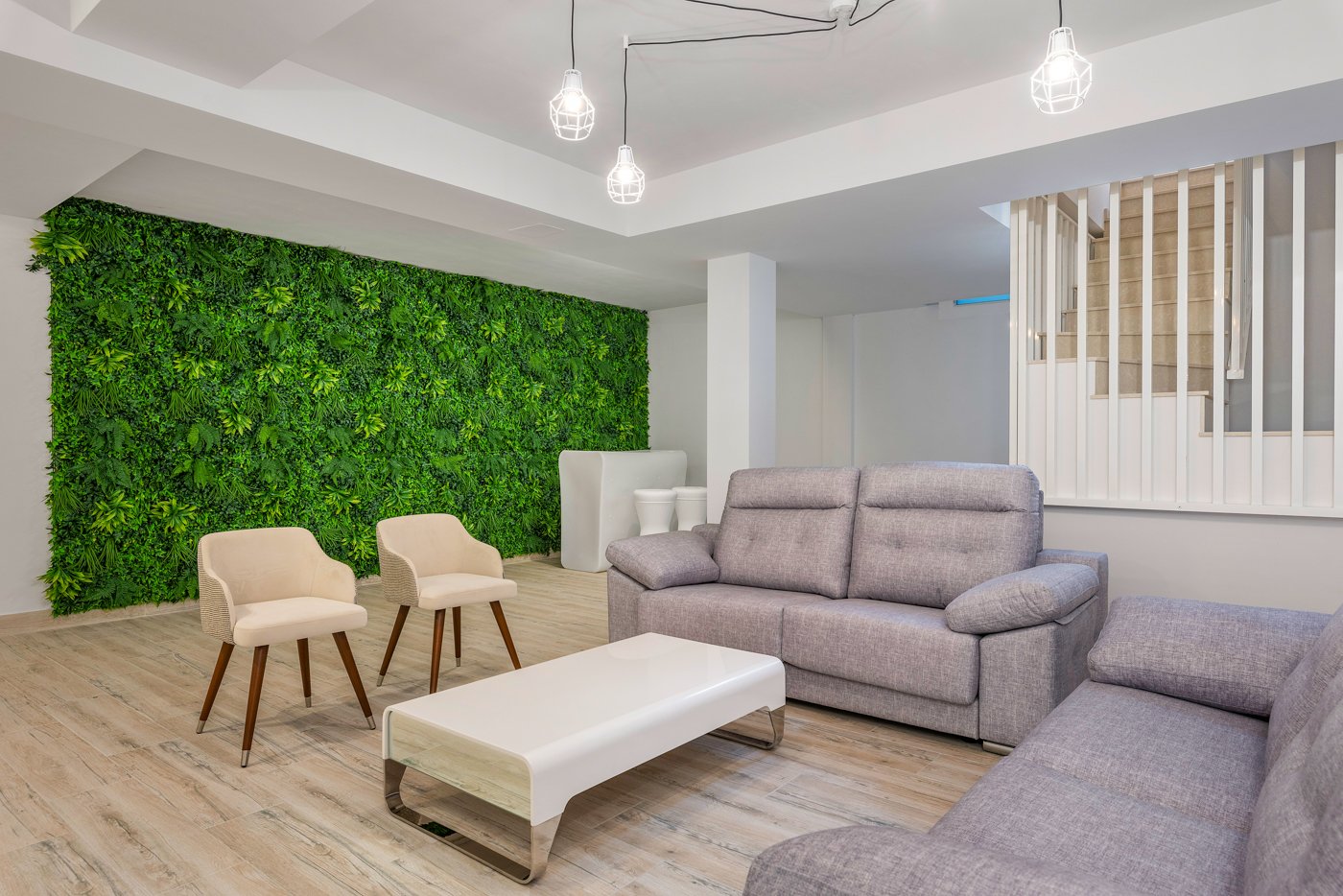  In der charmanten Stadt Ciudad Quesada gelegen, bietet diese exklusive Sammlung von 6 unabhängigen Immobilien eine privilegierte Umgebung mit Meerbli