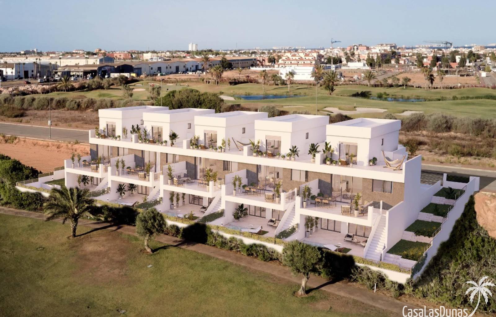  An der Costa Blanca Süd in Los Alcázares entstehen 5 wunderschöne Doppelhaushälften mit privaten Swimmingpools. Die Häuser haben alle einen herrliche