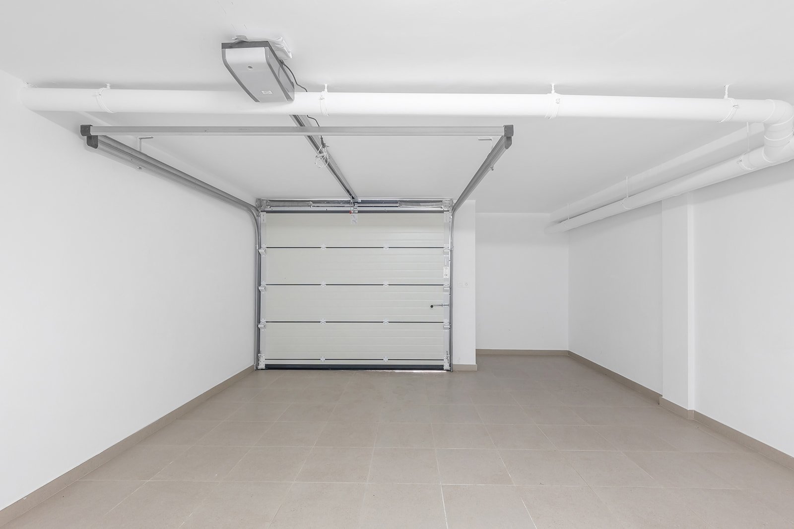  In der charmanten Ortschaft Rafal gelegen, bietet dieser Wohnkomplex eine exklusive Auswahl von 9 Reihenhäusern. Diese Immobilien sind so konzipiert,