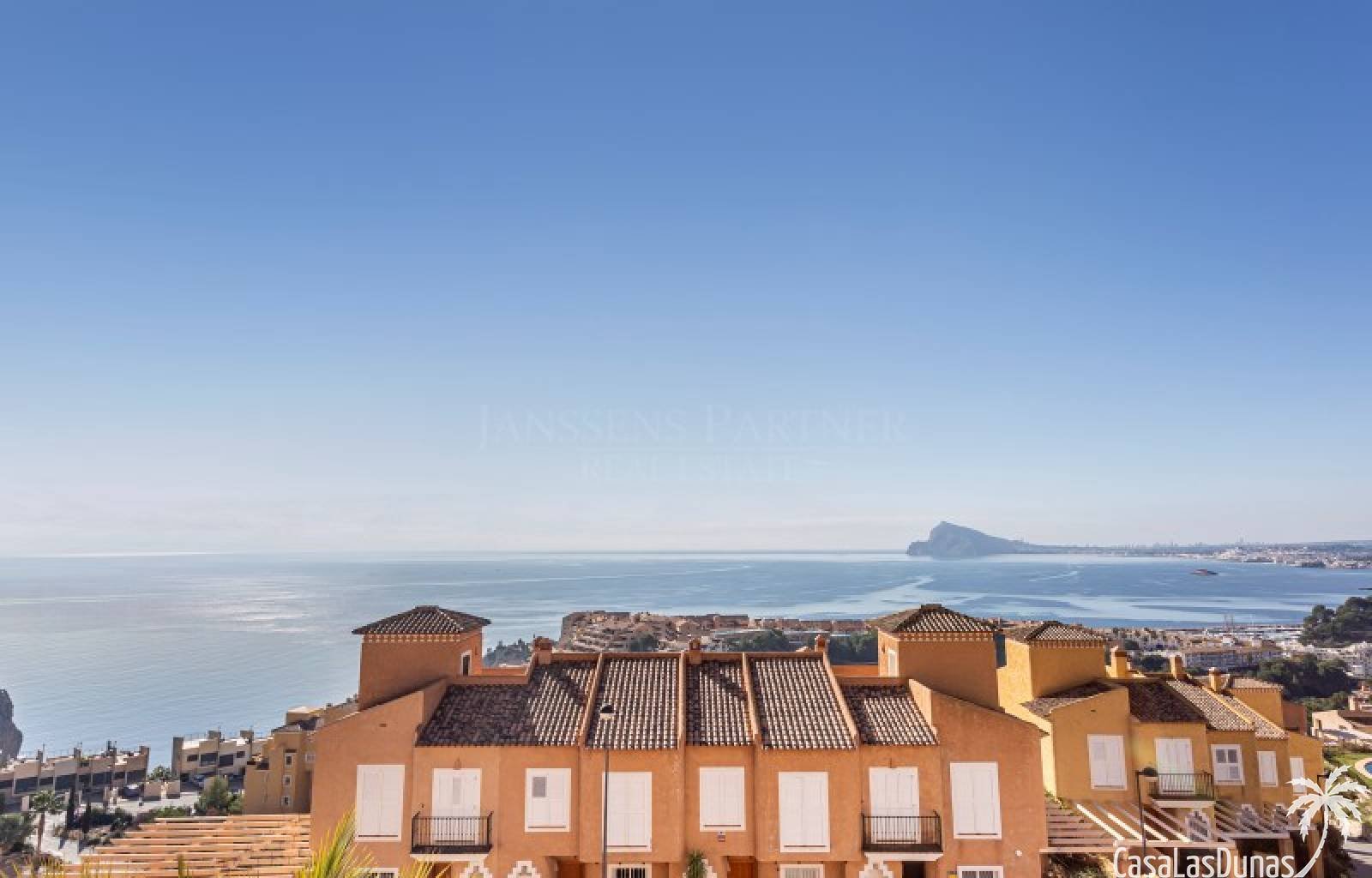 Gemütliches Reihenhaus mit traumhafter Aussicht!
Dieses gepflegte Haus mit 250m² bebauter Fläche verteilt sich auf zwei Ebenen und bietet eine perfek