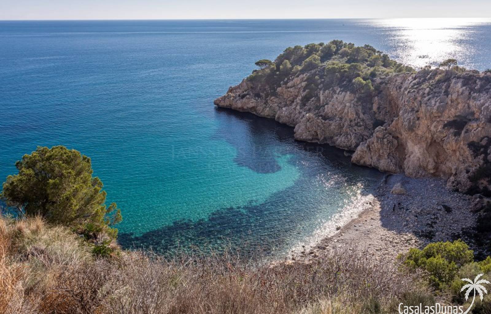 Gemütliches Reihenhaus mit traumhafter Aussicht!
Dieses gepflegte Haus mit 250m² bebauter Fläche verteilt sich auf zwei Ebenen und bietet eine perfek