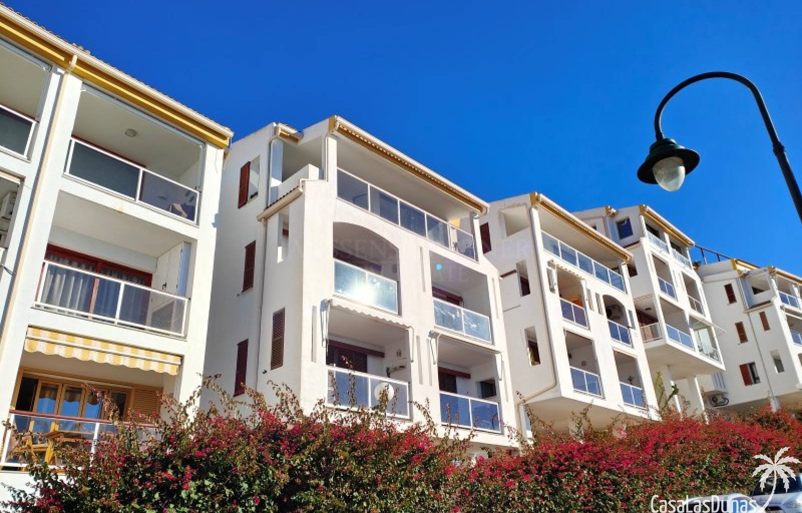 Diese Immobilie befindet sich in einer der exklusivsten und begehrtesten Wohngegenden von Altea und überzeugt durch eine hervorragende Lage. Nur weni