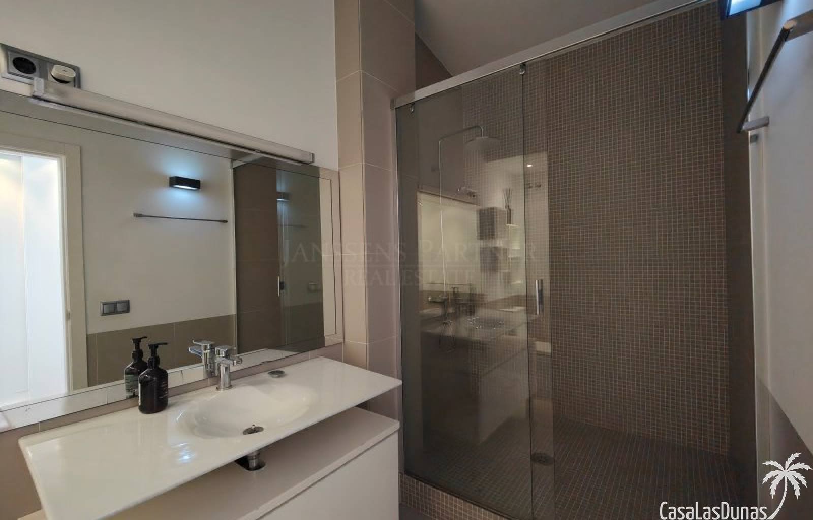 Diese Immobilie befindet sich in einer der exklusivsten und begehrtesten Wohngegenden von Altea und überzeugt durch eine hervorragende Lage. Nur weni