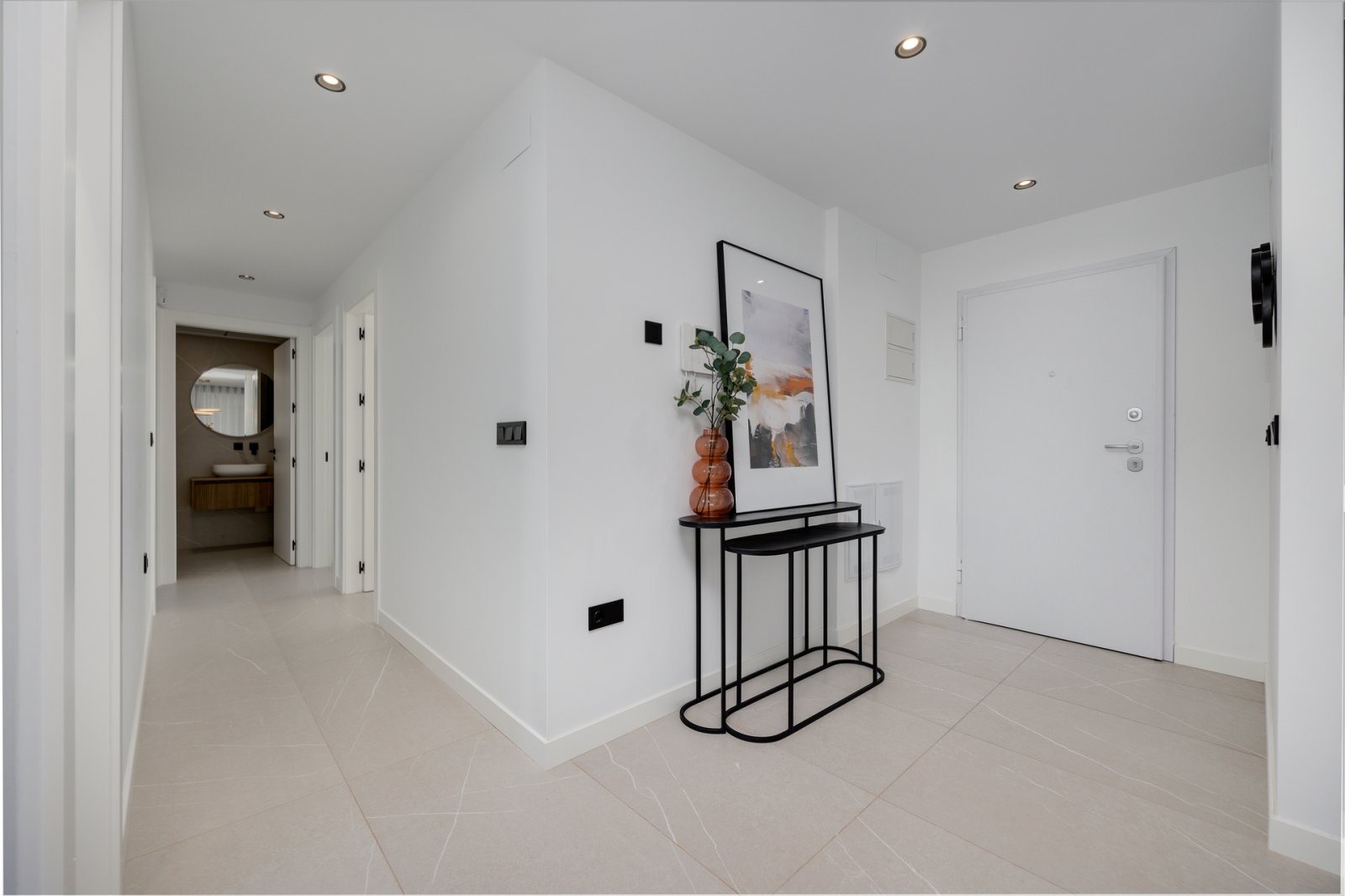  In der schönen Stadt Torrevieja gelegen, bietet diese exklusive Sammlung von 16 freistehenden Häusern eine ideale Umgebung für diejenigen, die ein Zu