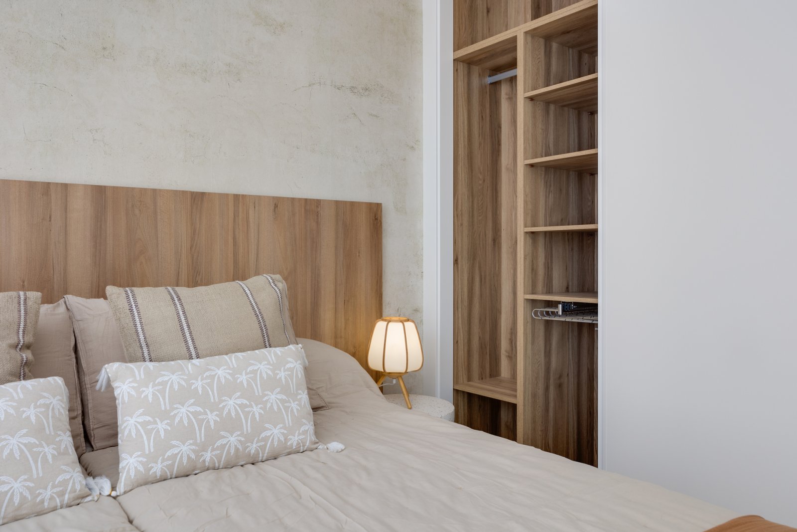  In der schönen Stadt Torrevieja gelegen, bietet diese exklusive Sammlung von 16 freistehenden Häusern eine ideale Umgebung für diejenigen, die ein Zu