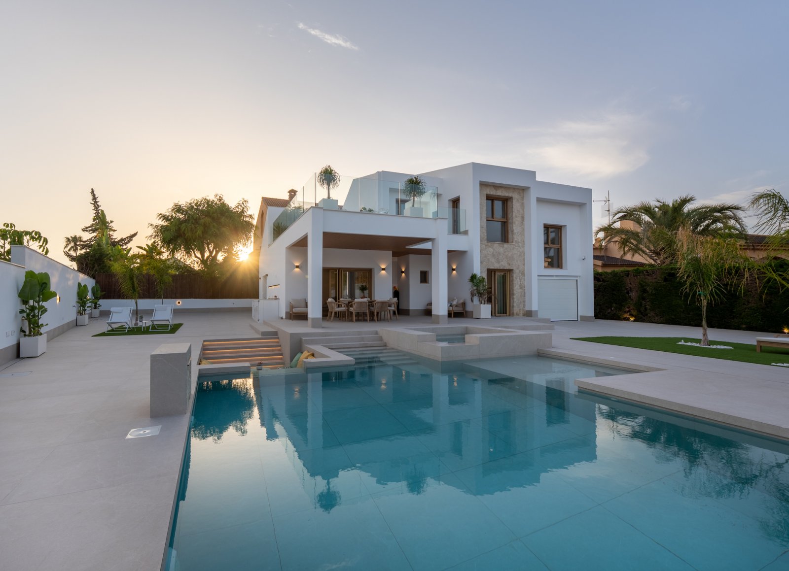 Diese Villa befindet sich in der prestigeträchtigen Gegend von Orihuela Costa und bietet ein außergewöhnliches Wohnerlebnis. Mit nur 1 km Entfernung 