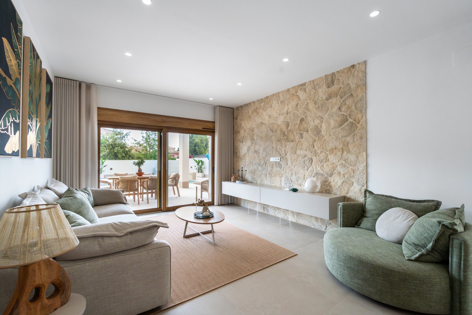  Diese Villa befindet sich in der prestigeträchtigen Gegend von Orihuela Costa und bietet ein außergewöhnliches Wohnerlebnis. Mit nur 1 km Entfernung 