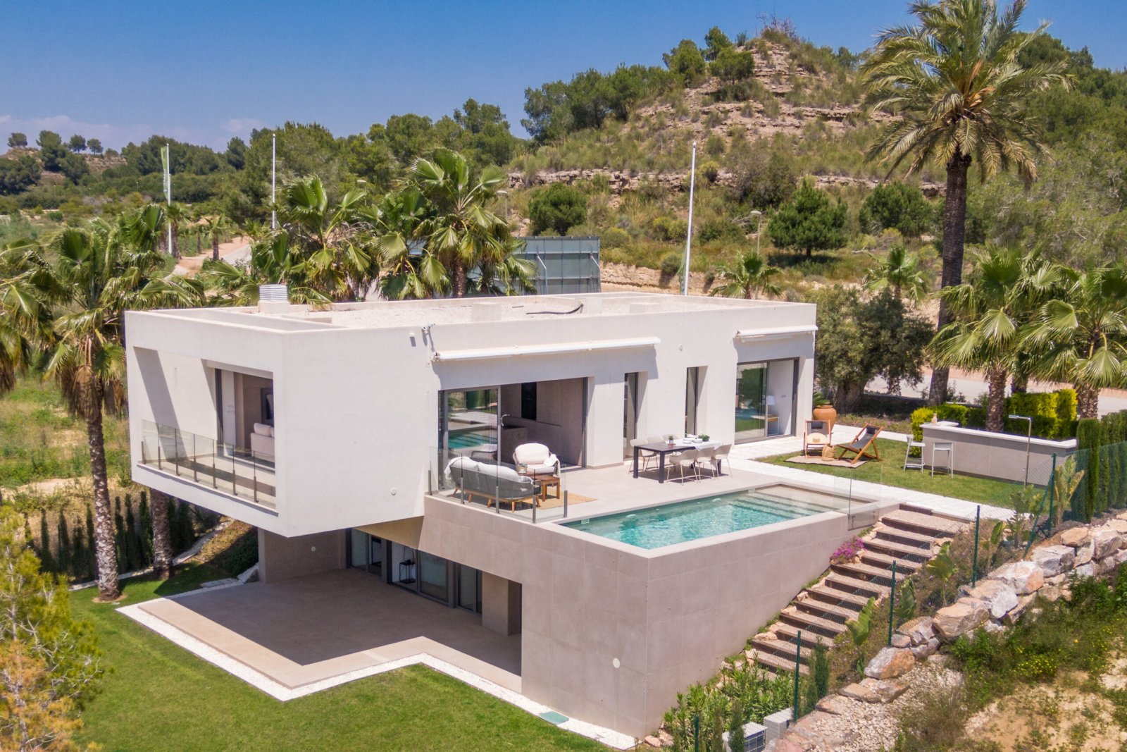  In der exklusiven Gegend von Dehesa de Campoamor gelegen, bietet diese Sammlung von 16 Immobilien eine privilegierte Umgebung für diejenigen, die ein