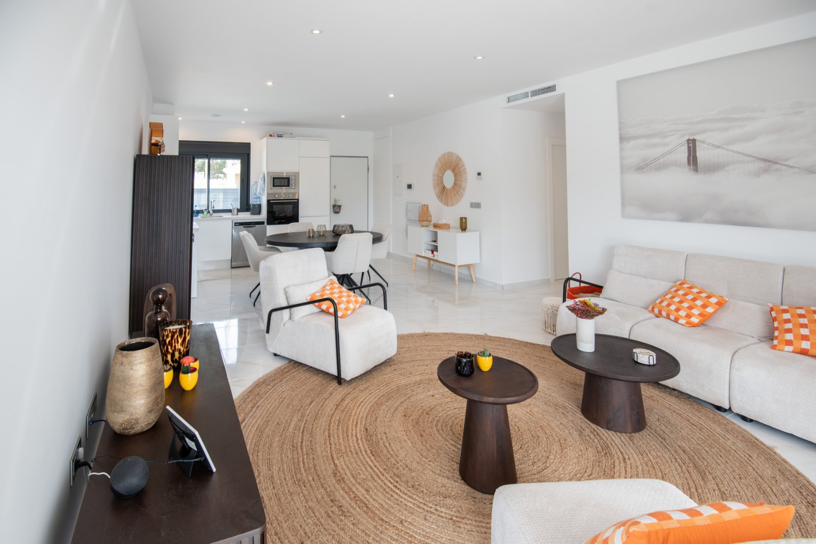 In der charmanten Umgebung von Pinar de Campoverde gelegen, bietet dieser Komplex von 9 freistehenden Häusern einen exklusiven und komfortablen Leben