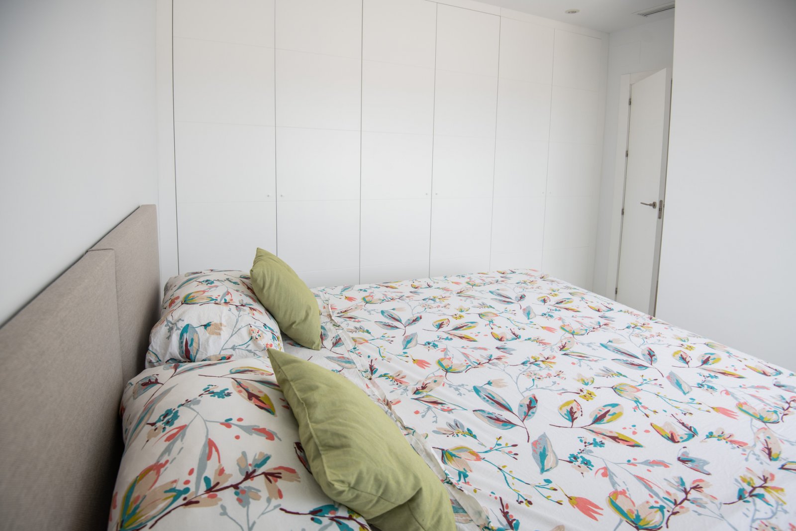 In der charmanten Umgebung von Pinar de Campoverde gelegen, bietet dieser Komplex von 9 freistehenden Häusern einen exklusiven und komfortablen Leben