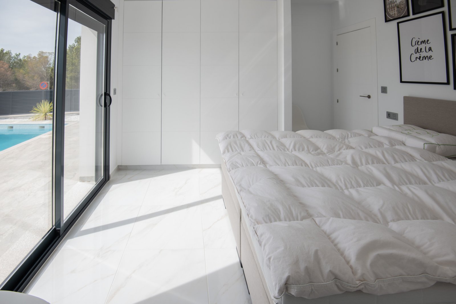 In der charmanten Umgebung von Pinar de Campoverde gelegen, bietet dieser Komplex von 9 freistehenden Häusern einen exklusiven und komfortablen Leben