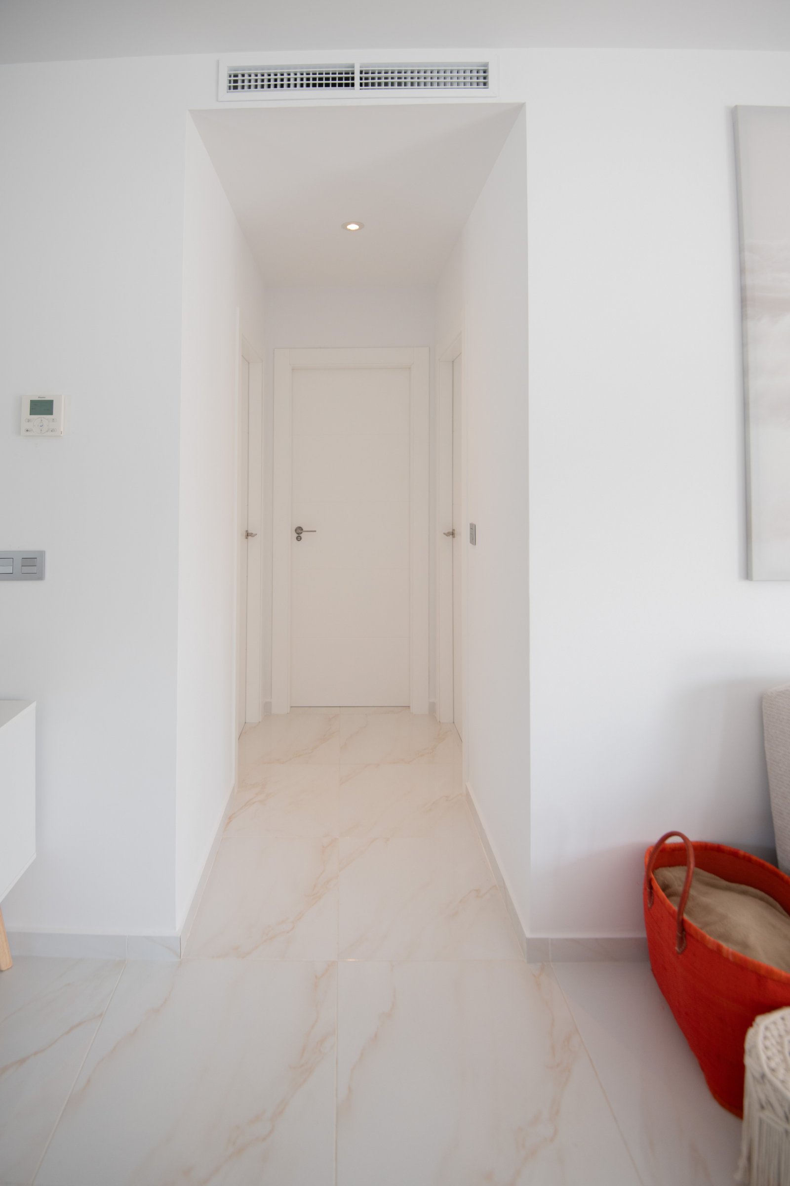 In der charmanten Umgebung von Pinar de Campoverde gelegen, bietet dieser Komplex von 9 freistehenden Häusern einen exklusiven und komfortablen Leben