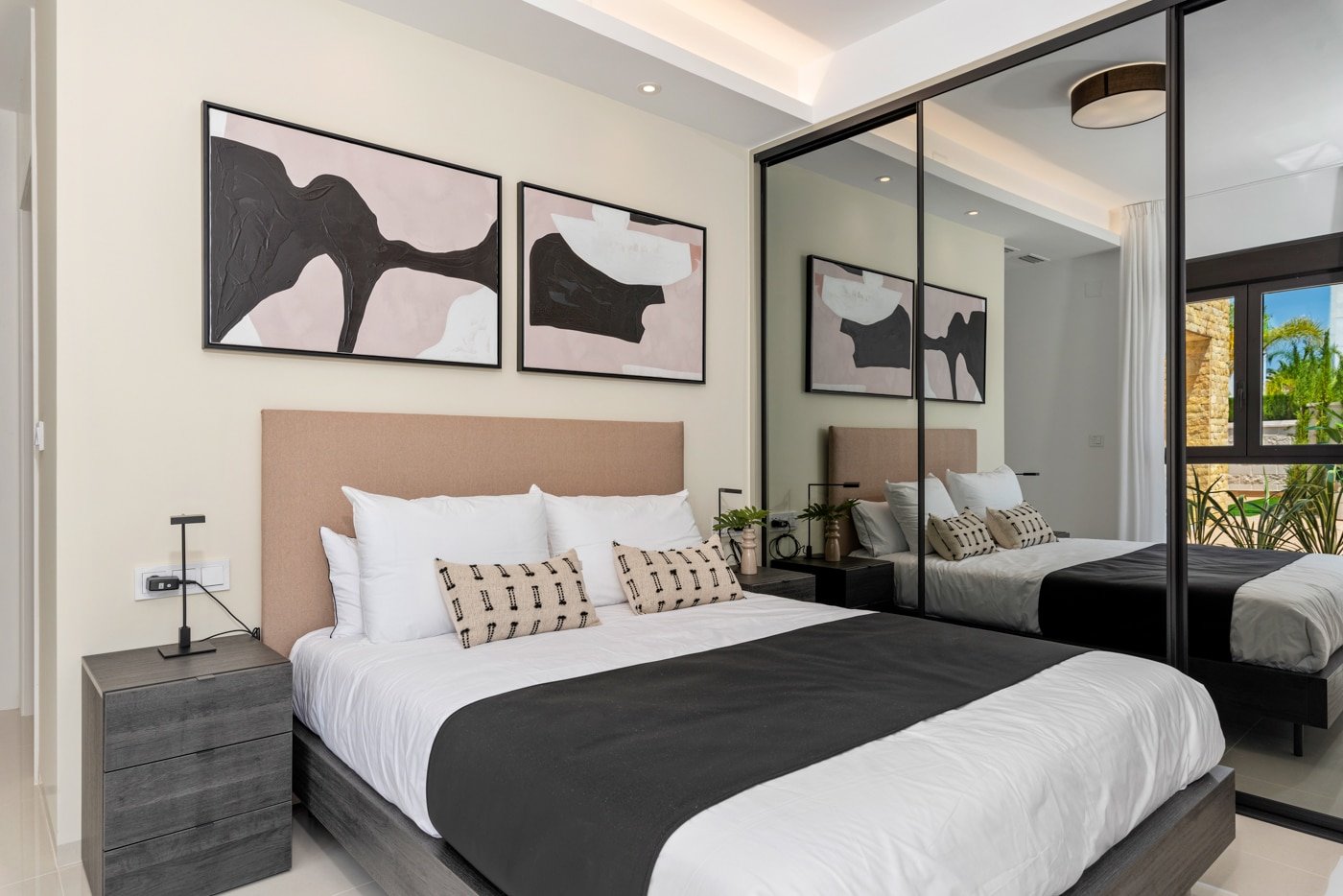  In der charmanten Ciudad Quesada gelegen, bietet diese freistehende Immobilie einen exklusiven Lebensstil in einer privilegierten Umgebung. Mit einem